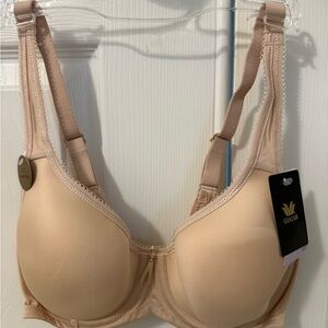 Wacoal Basic Beauty Spacer Underwire T-Shirt bra - color: Sand
